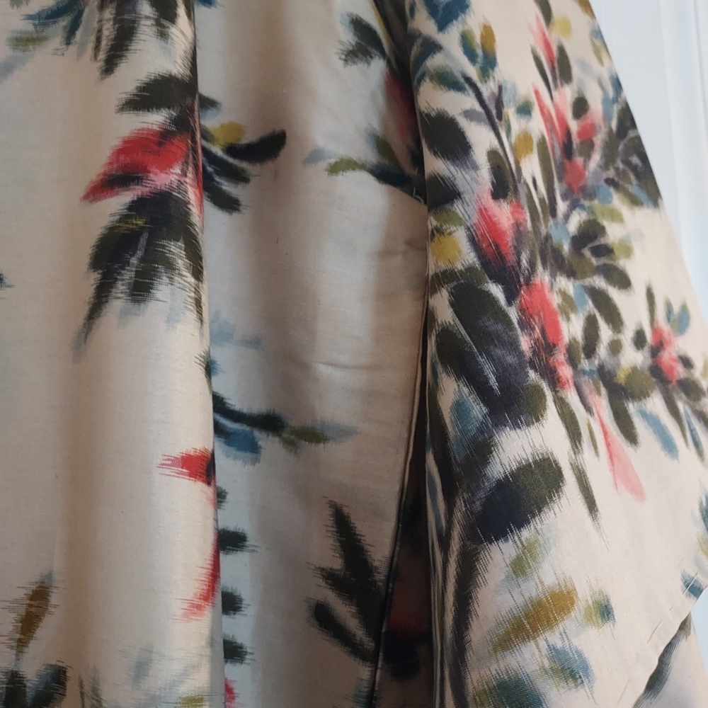 Vintage Japanese Kimono w/ fuzzy floral design - Picture 11 of 11